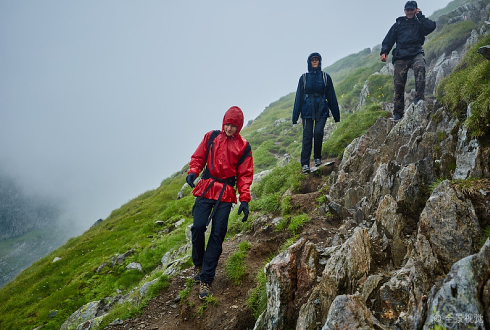 Why are the Prices of Outdoor Jackets So Different? Here are the Technical Difference between PTFE Membrane and TPU or PU Fabric